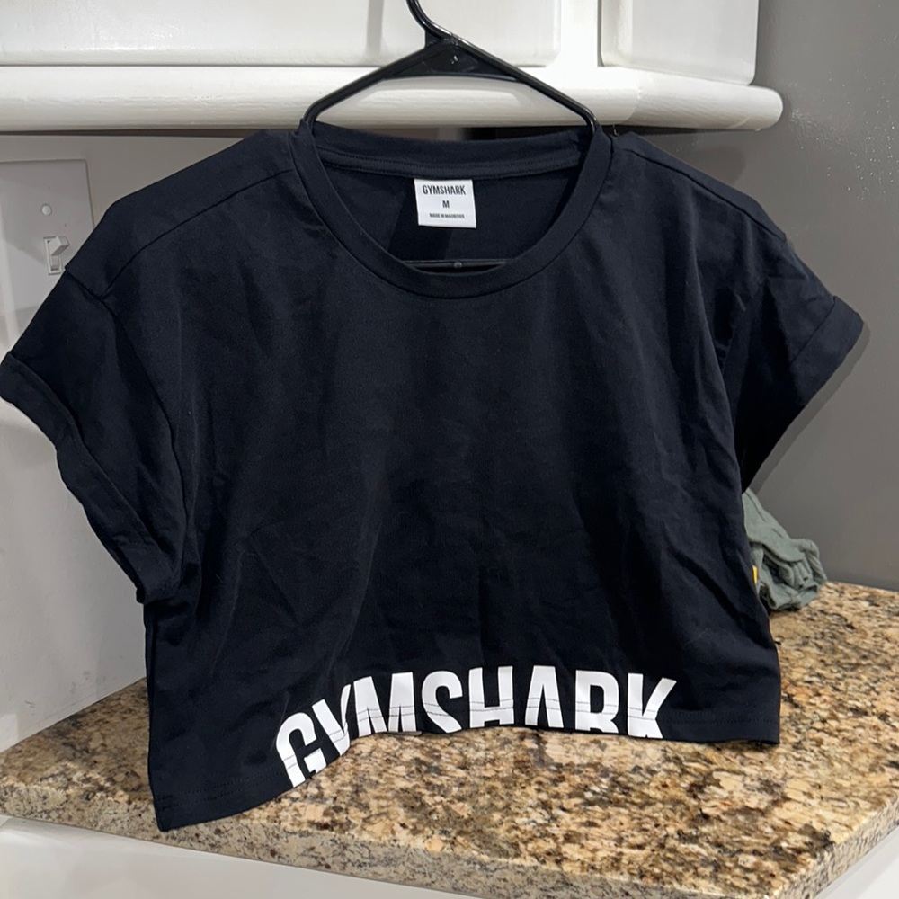 Gym shark crop